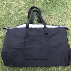 Baggallini Bags - Baggallini Black Zipper Tote NWOT Baggallini Bags - Baggallini Black Zipper Tote NWOT